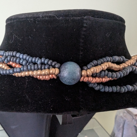 Elegant Multicolor Beaded Necklace - Picture 7 of 8